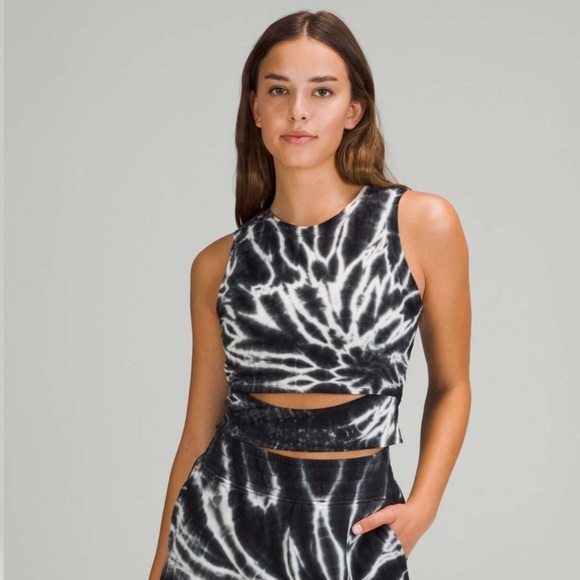 lululemon athletica Tops - Lululemon LA Front Cut-Out Crop Top